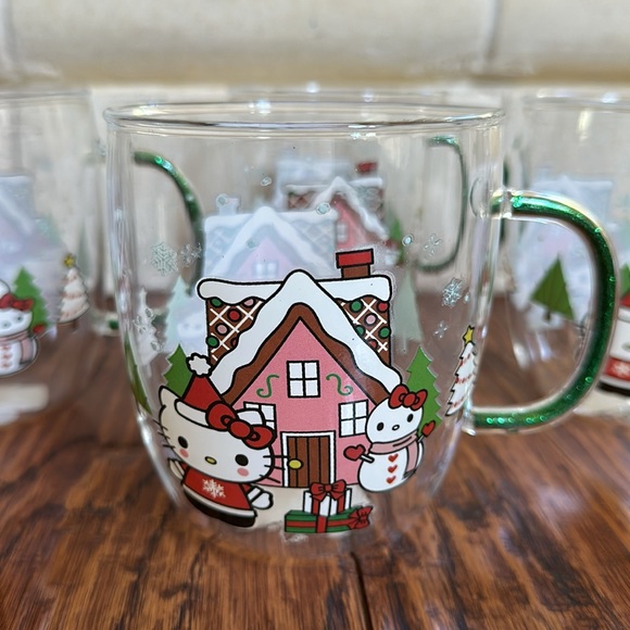 Hello Kitty Snowy Christmas Glass with glittered handle - Picture 2 of 4